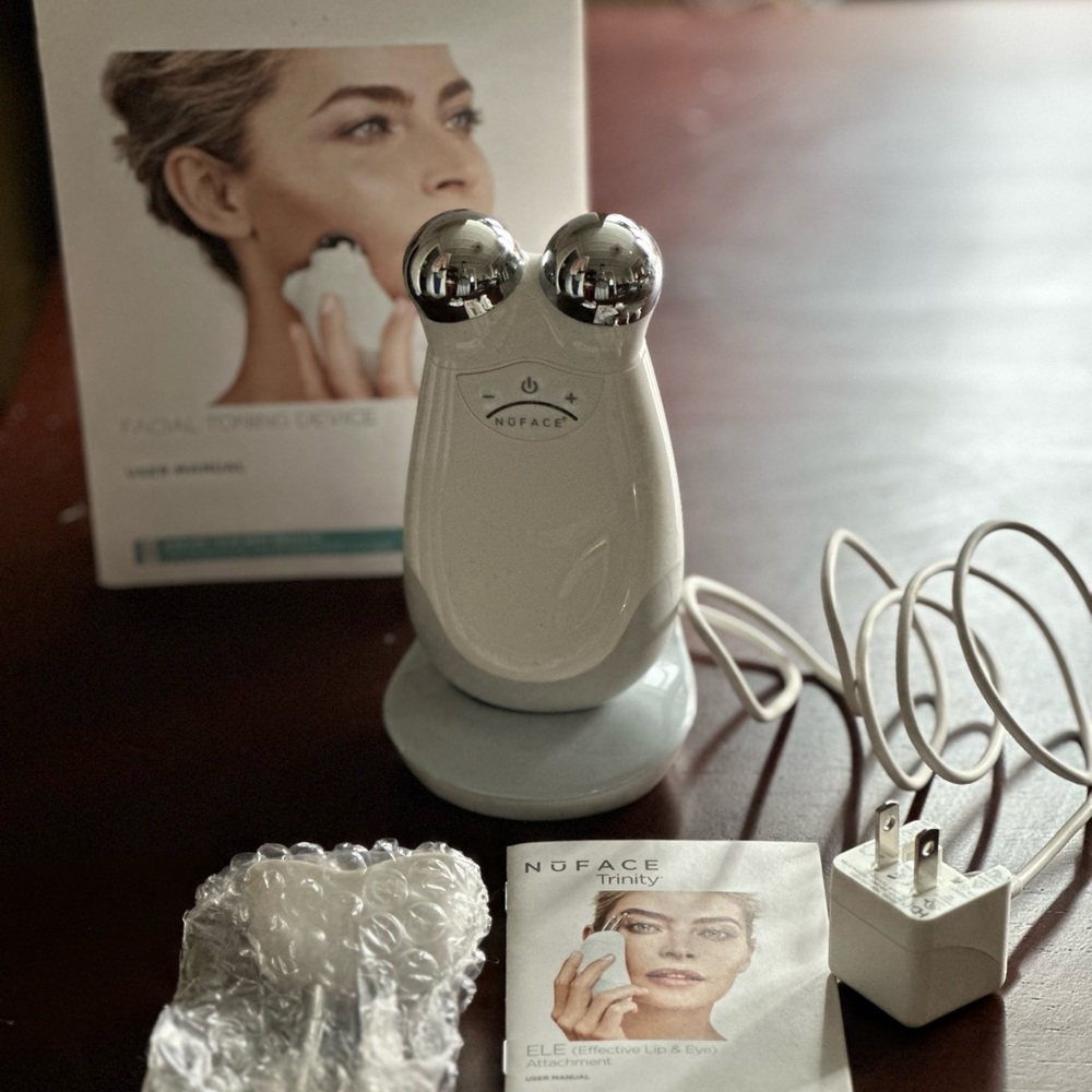 NuFace Trinity Device w/ Lip & Eye attachment